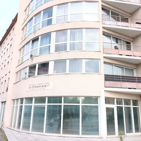 24m2 Au 4eme Etage Ascenseur A Cote De La Gare Sncf *