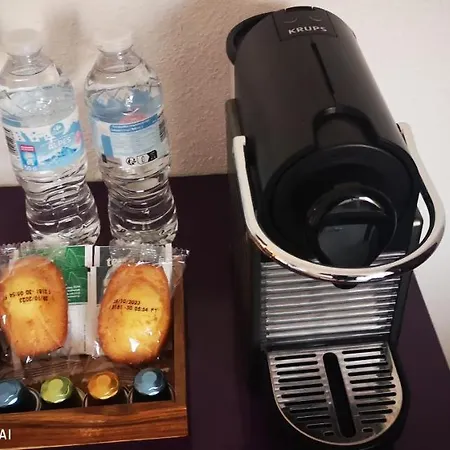 24m2 Au 4eme Etage Ascenseur A Cote De La Gare Sncf, Wifi 5g Apartmán *