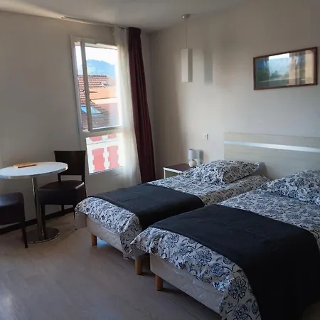 24m2 Au 4eme Etage Ascenseur A Cote De La Gare Sncf, Wifi 5g * Lurdy