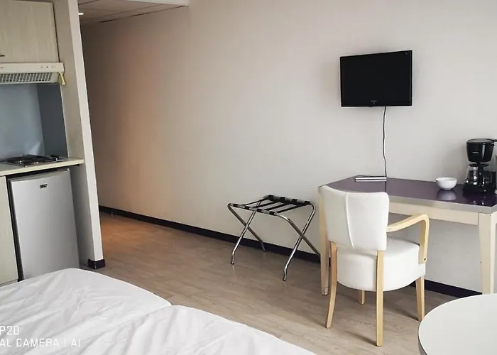 24m2 Au 4eme Etage Ascenseur A Cote De La Gare Sncf, Wifi 5g * לורדה